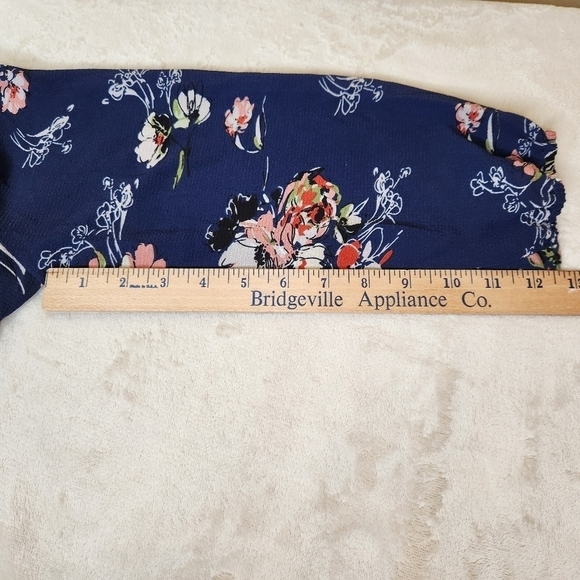 NWOT Fun2Fun 3/4 Length Sleeve Navy Floral Blouse with Splitneck Size S - Picture 7 of 13